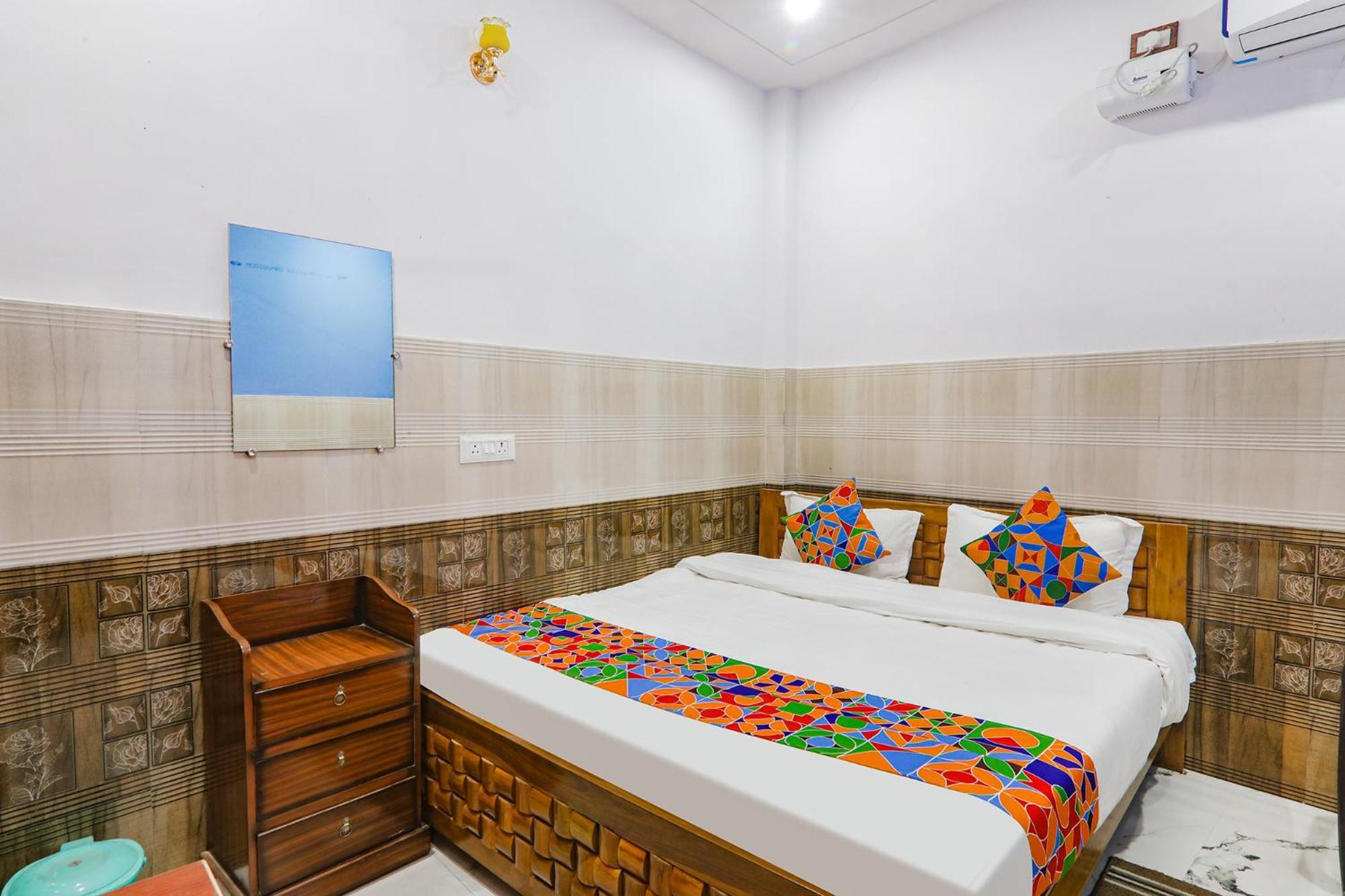 Fabexpress Shree Siya Raman - 500M From Shri Ram Janam Bhumi Hotell Ayodhya Eksteriør bilde