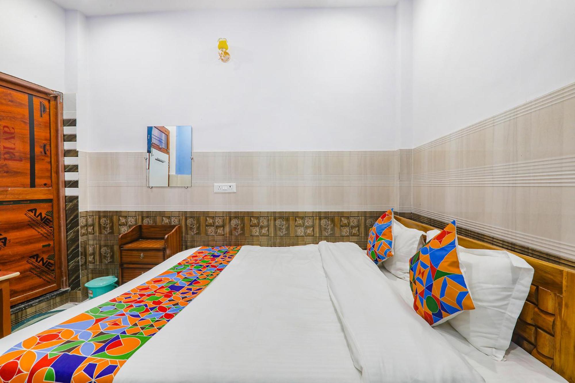Fabexpress Shree Siya Raman - 500M From Shri Ram Janam Bhumi Hotell Ayodhya Eksteriør bilde