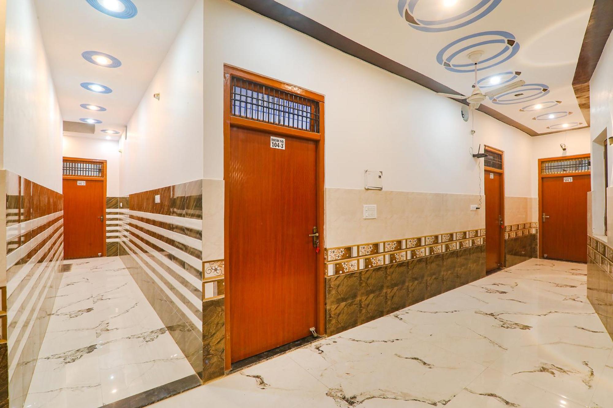 Fabexpress Shree Siya Raman - 500M From Shri Ram Janam Bhumi Hotell Ayodhya Eksteriør bilde